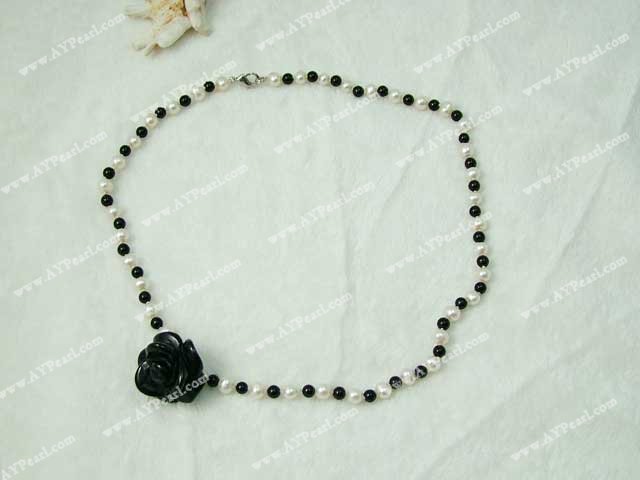 collier de perles d'agate