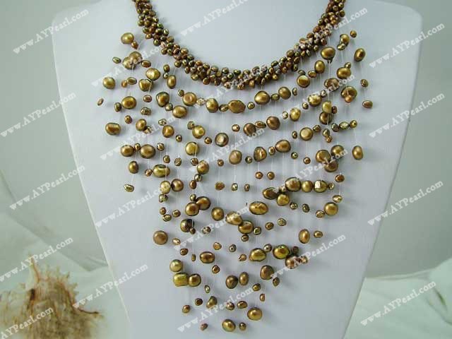 teints collier de perles