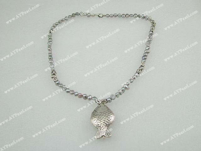 teints collier de perles