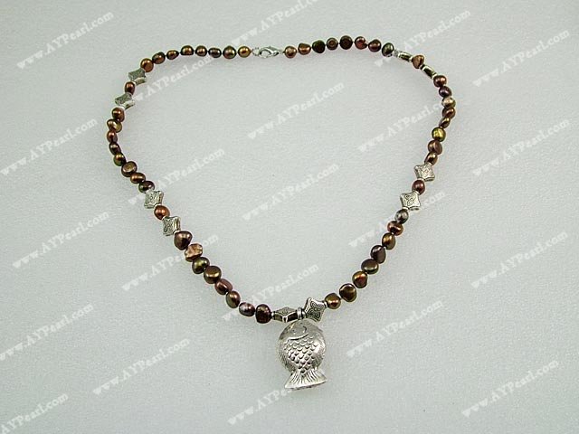 teints collier de perles