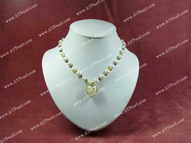 glacis de couleur perle neckalce