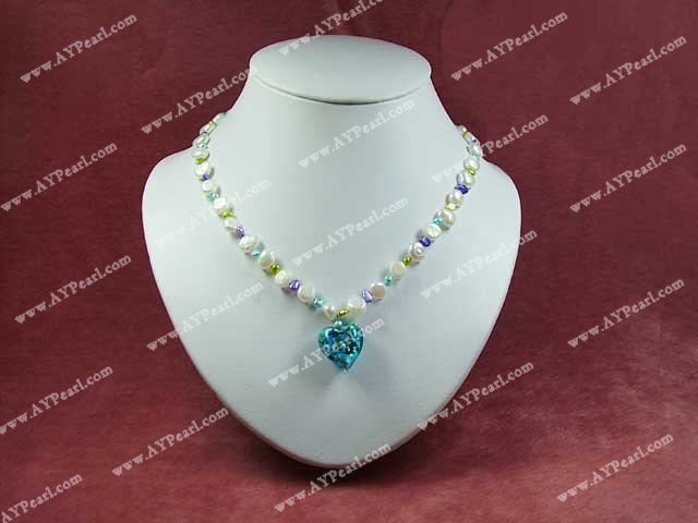 glacis de couleur perle neckalce