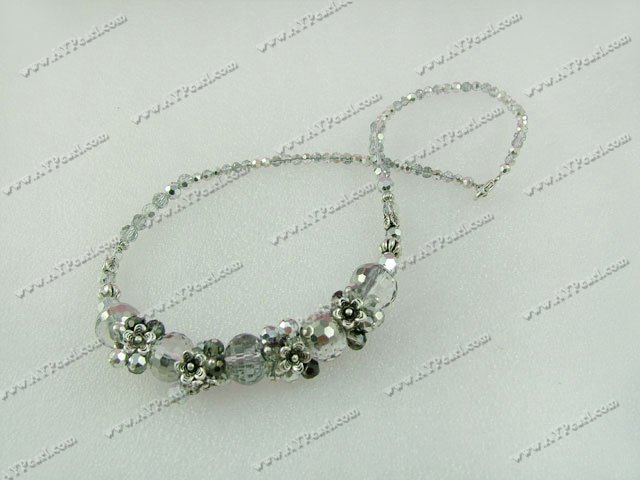 collier en cristal d'origine humaine