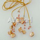 Wholesale pearl shell crystal necklace