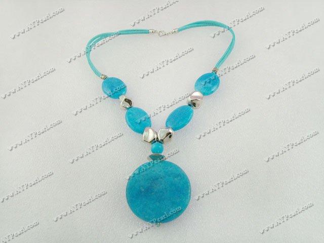 collier en pierre bleue