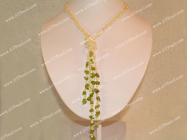 Collier de perles olivine