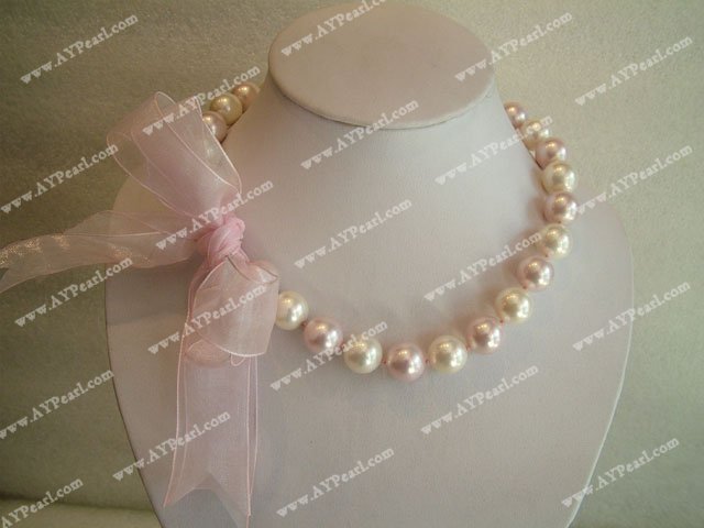 Seashell beads necklace