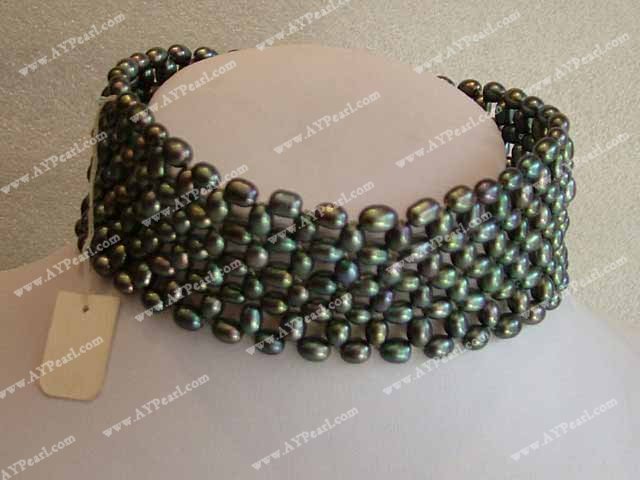 schwarze Perlenkette