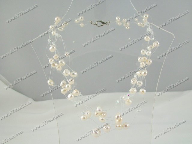 crysal perla colier