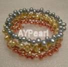 Dyed pearl bracelet