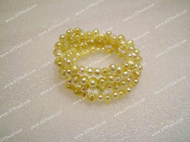 Dyed pearl bracelet