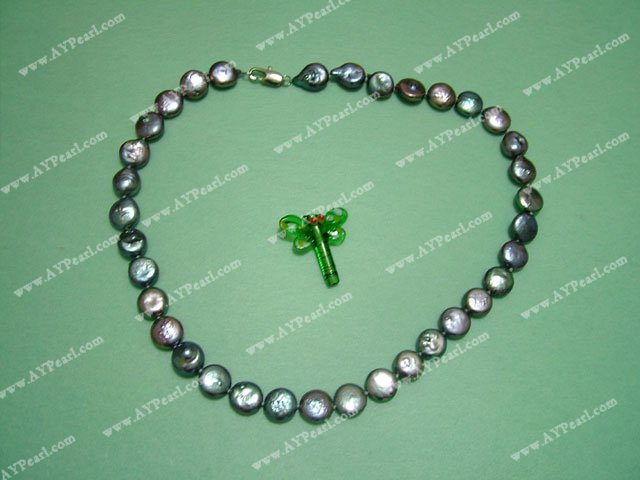 schwarze Perlenkette