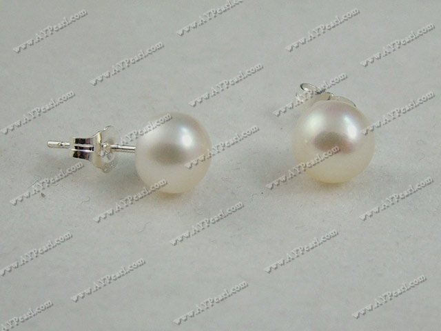 pearl stud