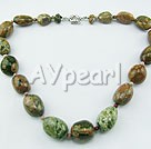Collier en pierre d'agate Peacock