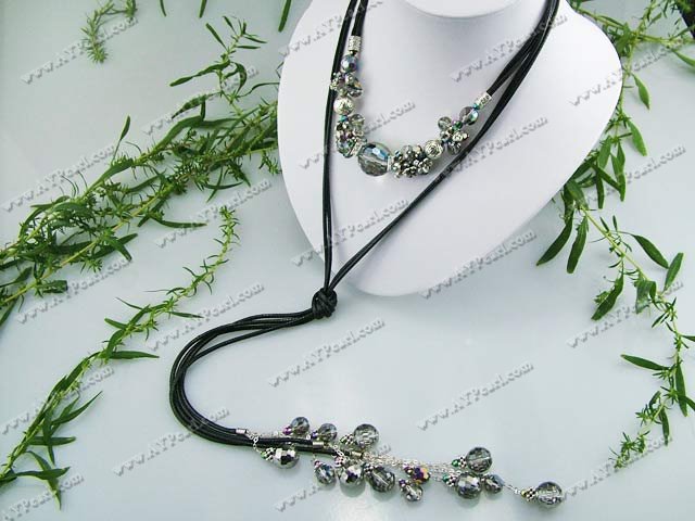 collier en cristal d'origine humaine