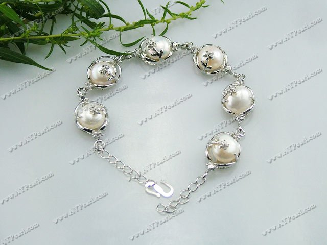 pearl bracelet