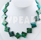 collier en pierre de Phoenix
