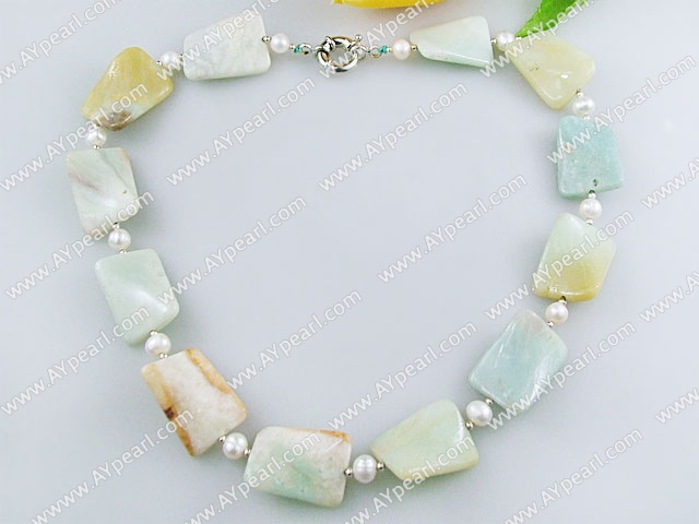 collier de perles de pierre Amazon