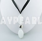 Wholesale Pearl and white porcelain necklace