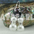 -sea shell beads earrings