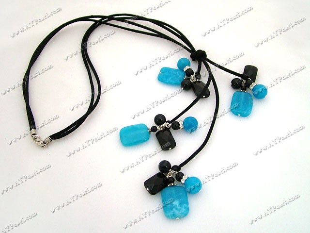 collier noir cyanite pierre