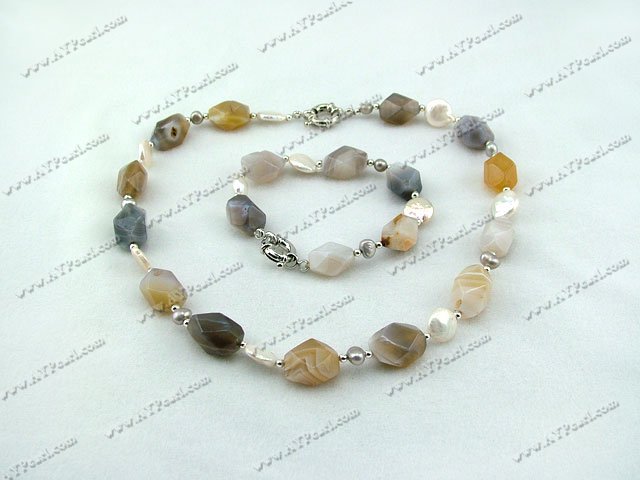 Grey agate with pearl set
