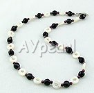 Wholesale Jewelry-garnet crystal white lip shell necklace