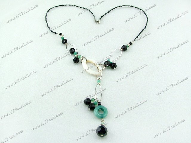 Black Crystal jade collier de coquillages bleus