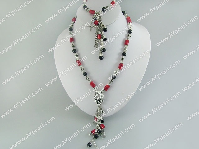 Coral and black agate set