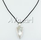 Gold-lip shell pendent