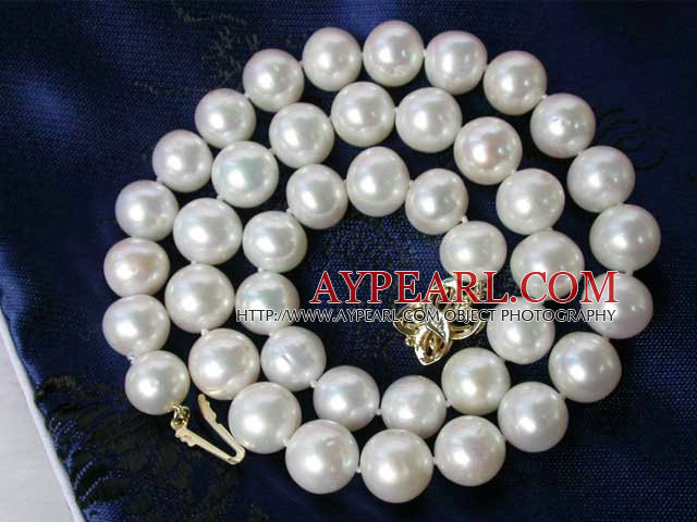 A-grade white pearl necklace