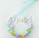 collier en cristal de couleur