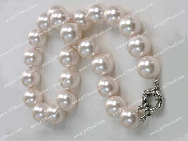 Seashell beads necklace
