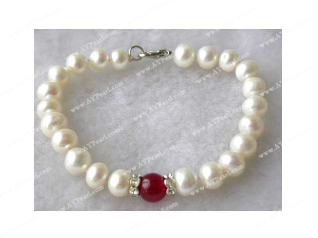 pearl bracelet