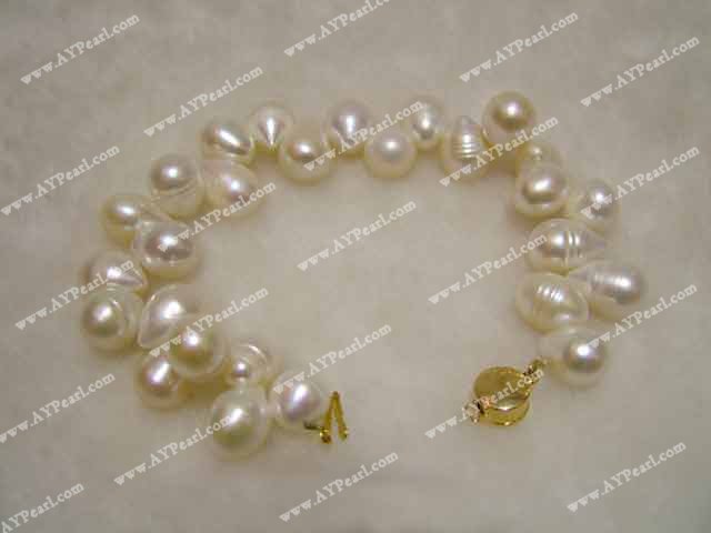 pearl bracelet