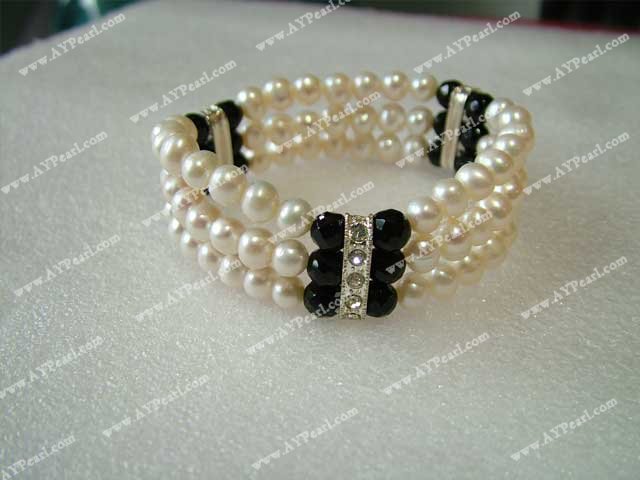 Bracelet de perles en cristal noir