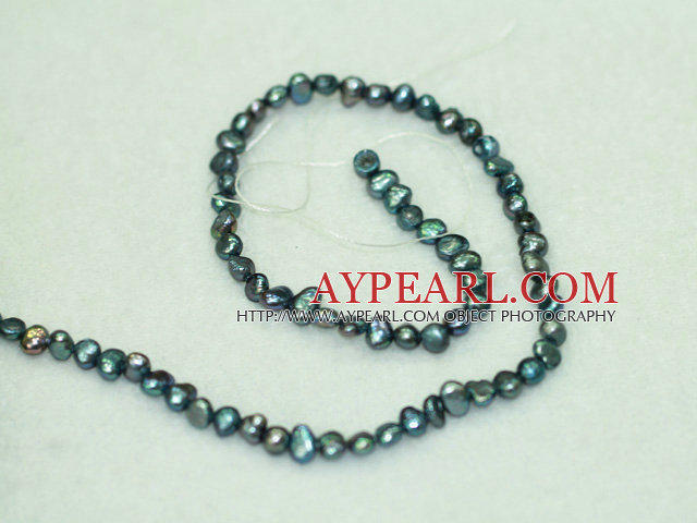 Freshwater pearl beads, dyed dark blue, 5-6mm potato. Sold per 14-inch strand.